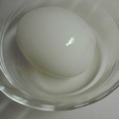 楽ぶぶさんのレシピ通り作ったら　卵もキレイに剥けました。なにより水も少なくてガスにかける時間も短くていいですね。